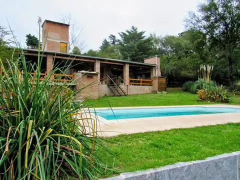 VENTA CASA 3 DORMITORIOS EN LAS SIERRAS CON PILETA