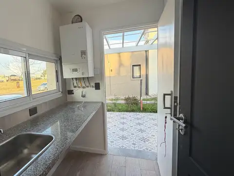 Casa 5 ambientes con 3 baños