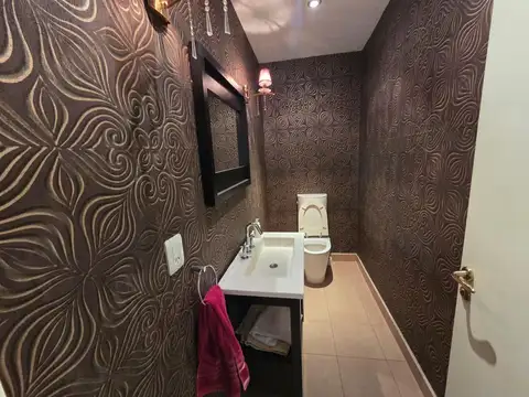 Oficina 7 ambientes con 2 baños