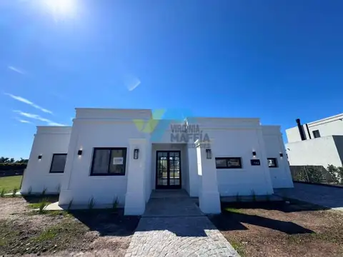 Casa con pileta a la laguna - SAN MATIAS area 1