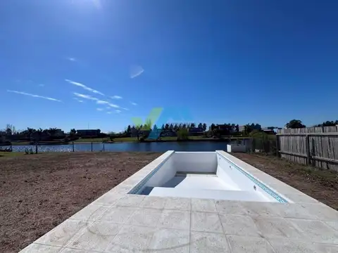 Casa con pileta a la laguna - SAN MATIAS area 1