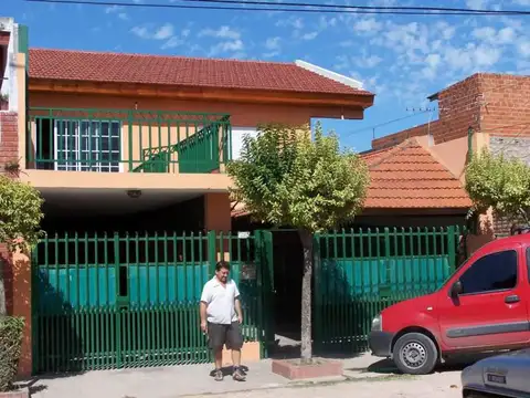Excelente casa en venta en  Gonzalez Catan