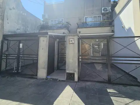 Excelente Ph 2 ambientes Pb con patio y garage s/expensas!