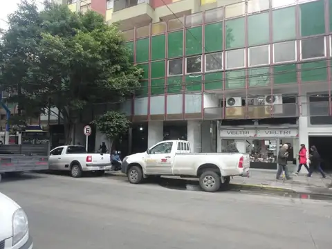 LOCAL  en edificio TORRE ZONA BANCARIA.CASEROS CENTRO