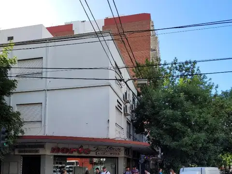 Oficina 23 metros Frente a 1 Cuadra Subte y Tren