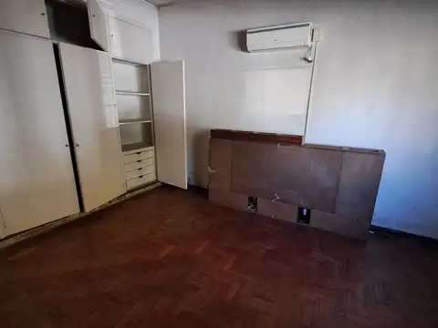 VENTA CASA CON TERRAZA Y COCHERA LANUS OESTE