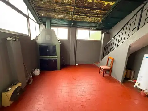 PH 1er Piso a Refaccionar, ideal deposito  