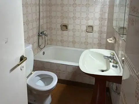 PH 1er Piso a Refaccionar, ideal deposito  