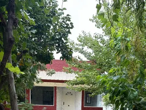 Casa en venta en calle Uruguay