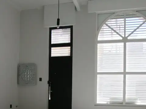 LOCAL U OFICINA EN EDIFICIO CAMBELO; BAJOS GASTOS