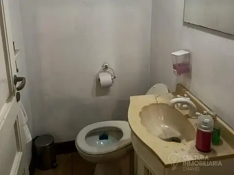 VENTA CASA EN HAEDO NORTE 5 AMBIENTES CON FONDO, PILETA, COCHERA