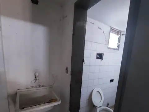 ALQUILER LOCAL UBICADO EN AV SANTA  ANA Y AMENEDO