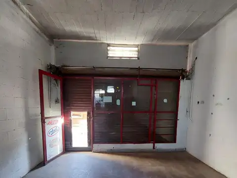 ALQUILER LOCAL UBICADO EN AV SANTA  ANA Y AMENEDO