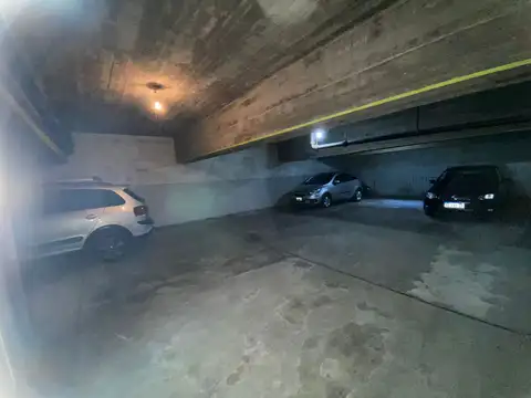 EXCELENTE UBICACION Y FACILIDAD PARA MANIOBRAR