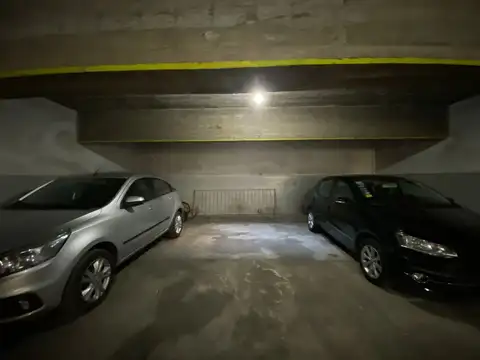 EXCELENTE UBICACION Y FACILIDAD PARA MANIOBRAR 