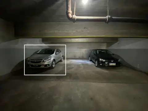 EXCELENTE UBICACION Y FACILIDAD PARA MANIOBRAR 