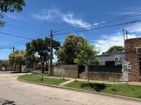 La Plata  al 400 esq. Coffet