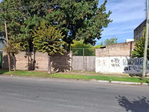 VENTA UNICO LOTE CON SALIDA  A DOS CALLES EXC UBICACION