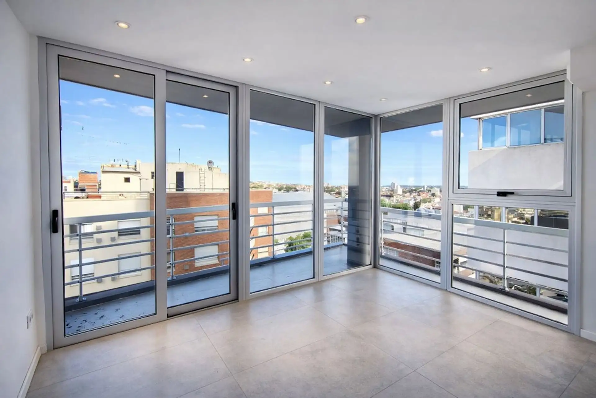 Venta departamento 2 amb estrenar cochera CHAUVIN