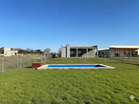 VENTA en pozo NO APTO CREDITO Casa de dos dormitorios en San Sebastian Area 13