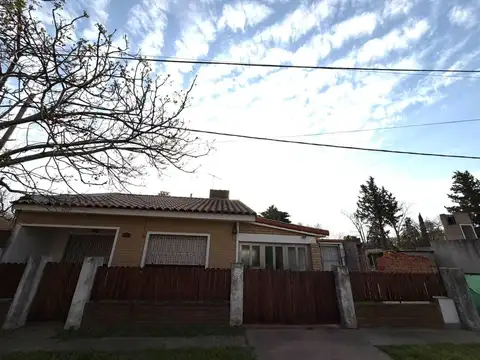 Venta casa 3 dormitorios en Funes Los Gladiolos al 1800