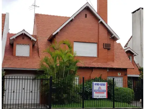 CASA 5 AMBIENTES EN ALQUILER EN MARTÍNEZ