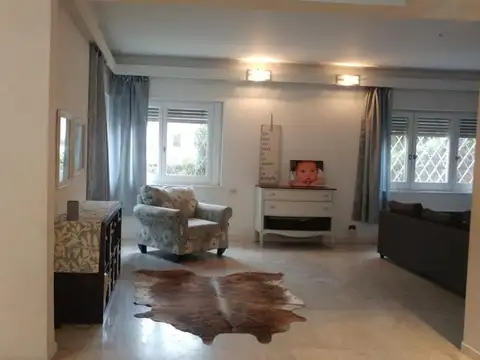 CASA 5 AMBIENTES EN ALQUILER EN MARTÍNEZ