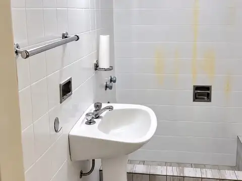 Venta tres ambientes con patio, lavadero y habitación de servicio