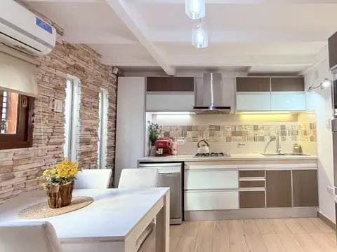 CASA EN VENTA LA PLATA 3 DORMITORIOS COCHERA