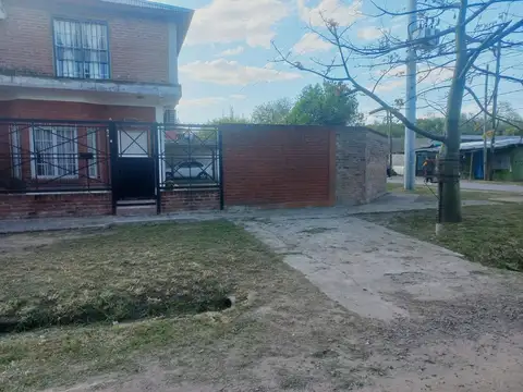 VENTA CASA 4 AMBIENTES LA REJA