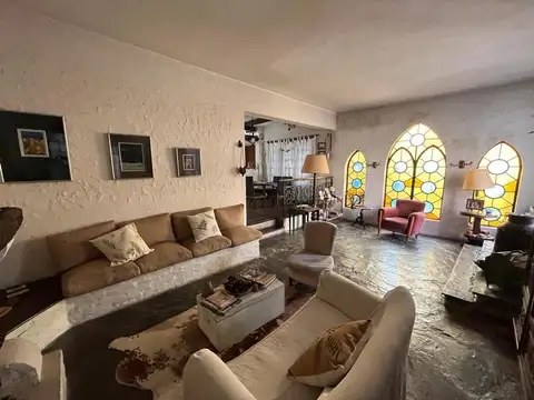 CASA, 4 DORMITORIOS, EN VENTA - Ituzaingó Norte.