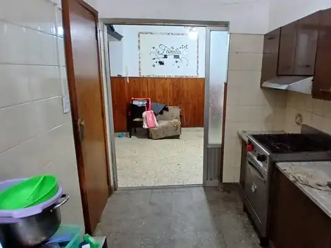 VENTA PH CON LOCAL COMERCIAL POR ESCRITURA - SIN EXPENSAS -PERMUTA - lACARRA 140 - VELEZ SARSFIELD