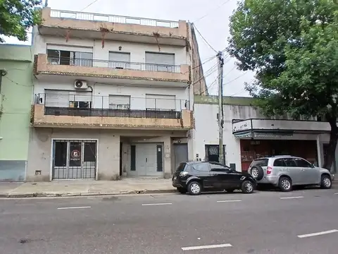 VENTA PH CON LOCAL COMERCIAL POR ESCRITURA - SIN EXPENSAS -PERMUTA - lACARRA 140 - VELEZ SARSFIELD