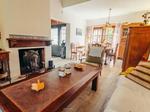 Casa en Venta con 2 cocheras