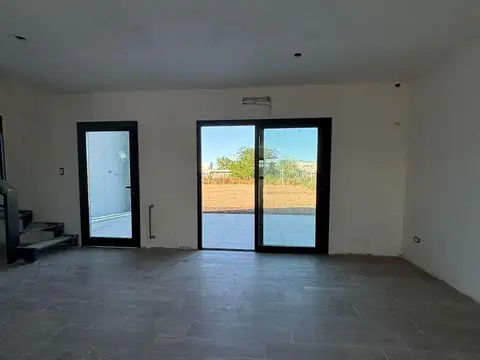 Casa 7 ambientes con 4 baños