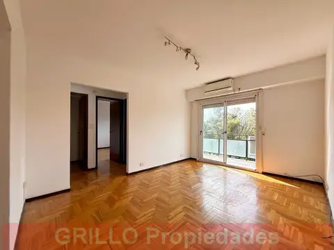 Av. del Libertador 8440, Piso 5. Departamento 3 ambientes. Balcón. Al frente.