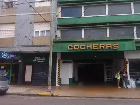 COCHERA CUBIERTA - PLENO CENTRO