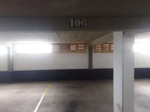 COCHERA CUBIERTA - PLENO CENTRO