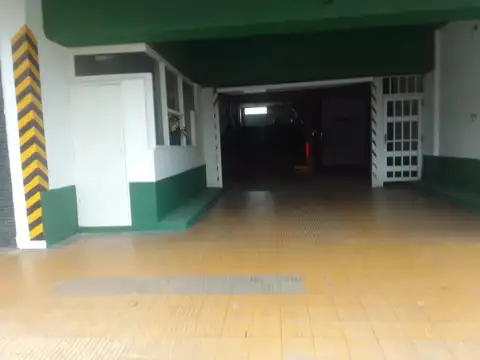 COCHERA CUBIERTA - PLENO CENTRO