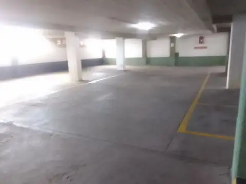 COCHERA CUBIERTA - PLENO CENTRO