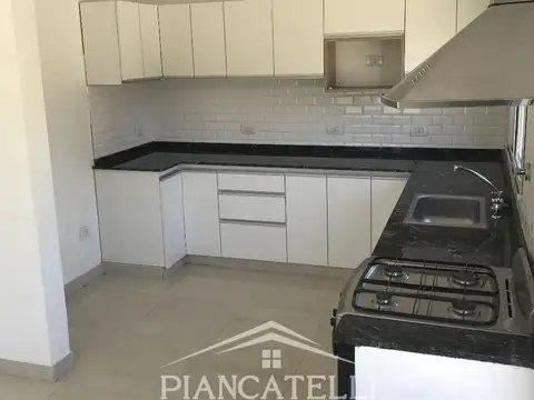 Casa 4 ambientes con 2 baños