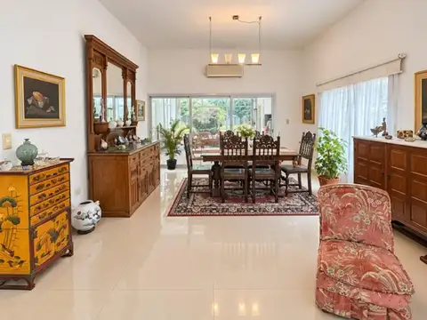 Casa en Venta con 4 cocheras