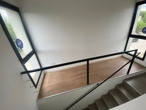 Duplex Venta Los Hornos 1 Dormitorio Patio Cochera