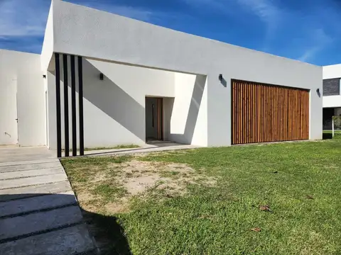 Casa en Venta en El Canton, USD 245.000