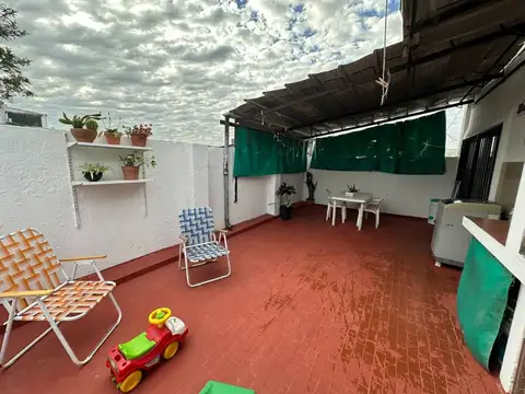 Venta Planta Alta de 2 dorm y amplia terraza Z/Sur