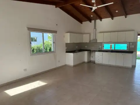 Casa 3 ambientes con 1 baño