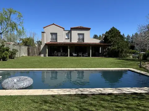 Casa en Alquiler Temporal con 1 cochera