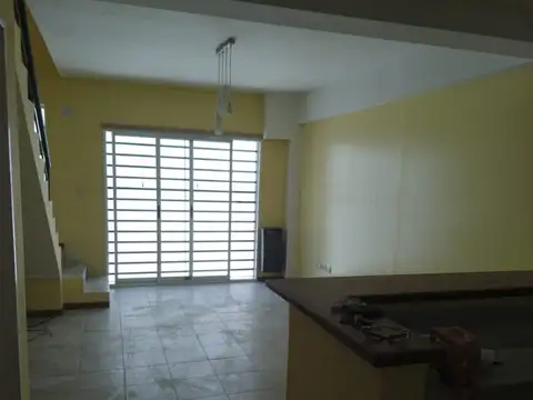 Depto Tipo Casa en Alquiler de 4 ambientes