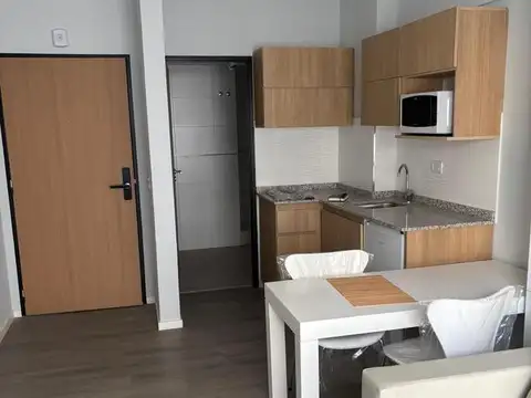 MONOAMBIENTE en VENTA a ESTRENAR . MOLDES al 900 . COLEGIALES