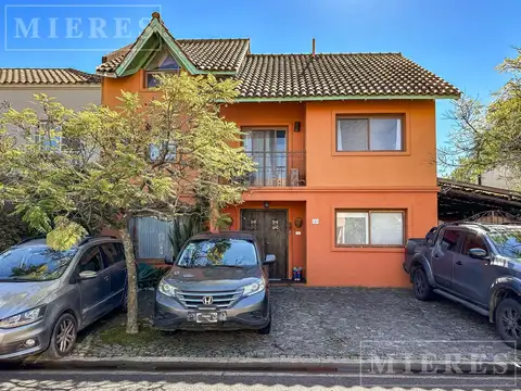 Casa en Venta en Barrio El Jacaranda *Apto Crédito*